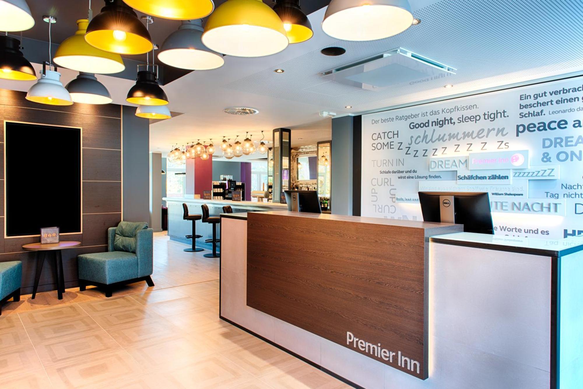 Premier Inn Luebeck City Stadtgraben ภายนอก รูปภาพ